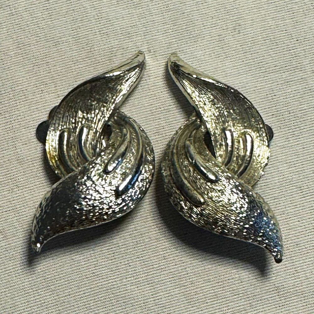 Vintage Coro Silver Tone Textured Swirl Knot Clip-On Earrings Metal Mid Century